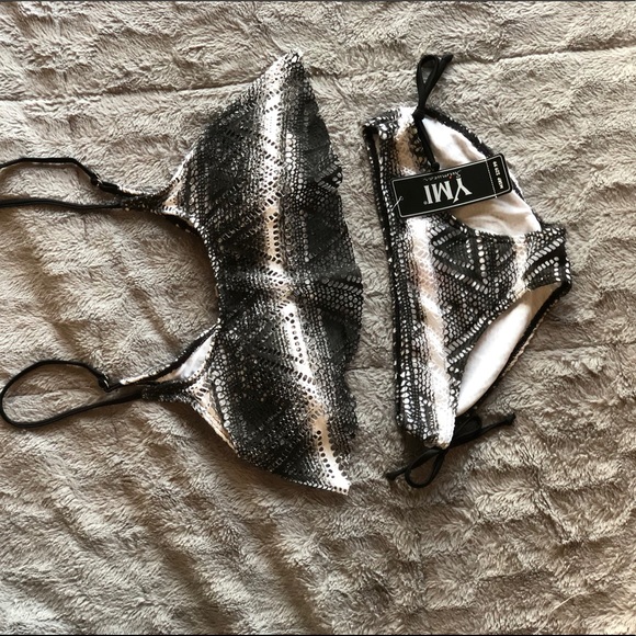 Black Diamond Cutout Bikini - Picture 3 of 4